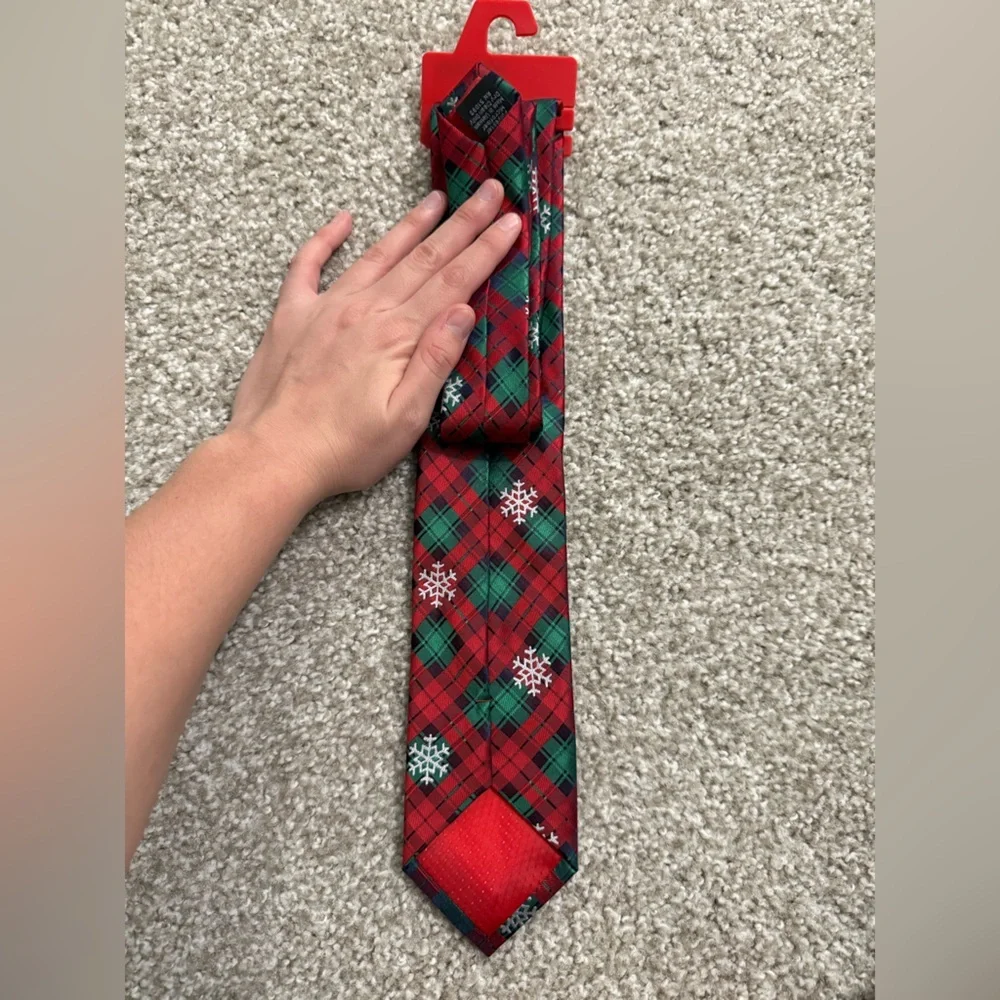 Holiday Traditions Men’s Christmas Tie